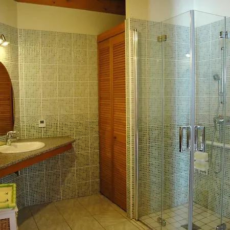 Les Bois De Sapin Holiday home Scorbe-Clairvaux